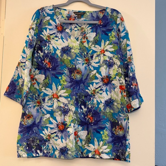 Tommy Bahama Tops - 3 for‎ $25! Tommy Bahama Women’s Linen 3/4 Sleeve Floral Tunic Top, small
